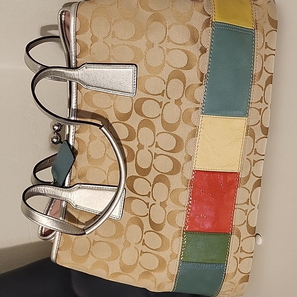 Coach - Picture 4 of 6